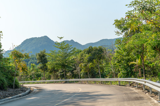 海南牛路岭山路