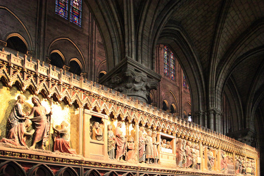 法国巴黎圣母院雕像