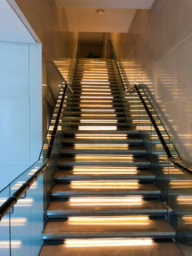 酒店玻璃楼梯