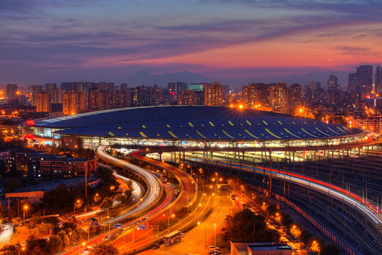 夕阳下的北京南站
