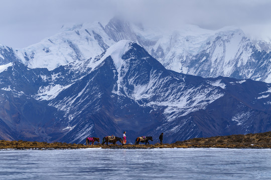 贡嘎山