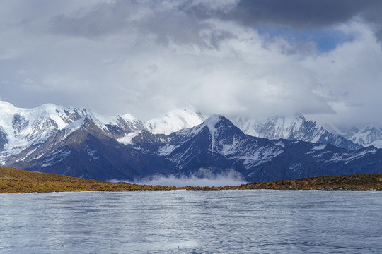 贡嘎山大雪山高原海子