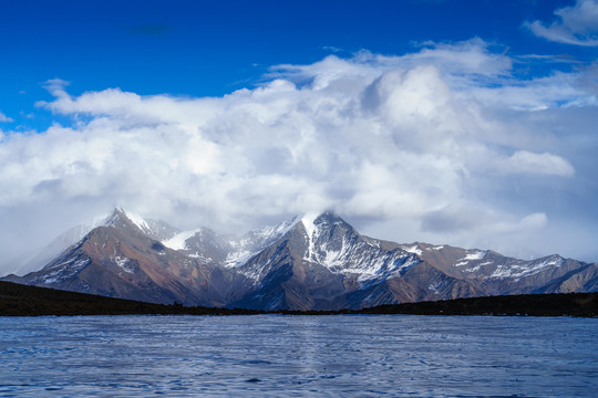 贡嘎山大雪山高原海子