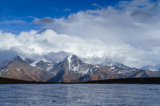 贡嘎山大雪山高原海子