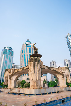 南宁金湖广场五象雕塑