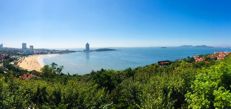 青岛红瓦绿树碧海蓝天