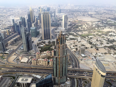 从哈利法塔俯瞰迪拜市区