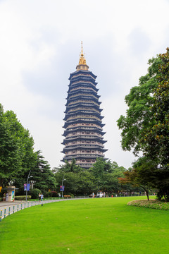 寺庙宝塔