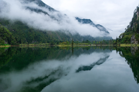 湖光山色