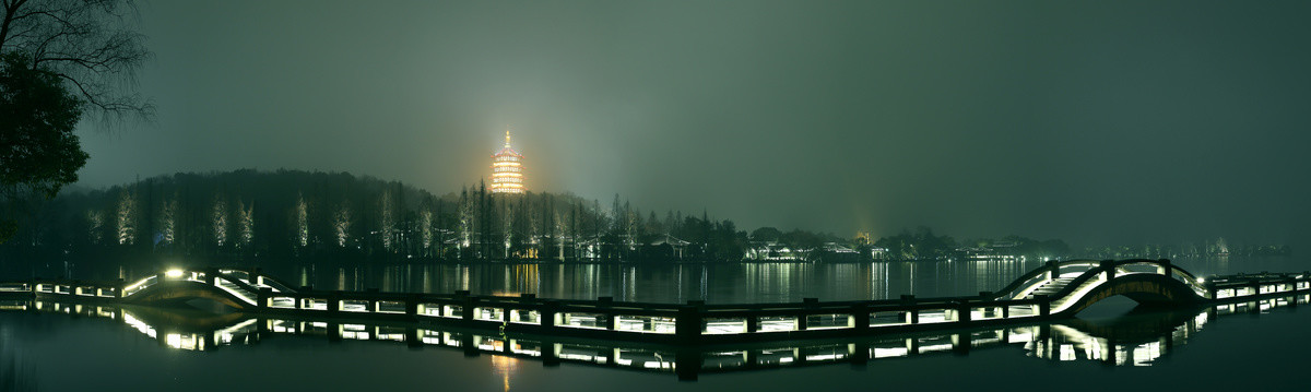 夜色雷峰塔