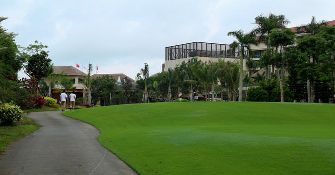 高尔夫球场绿草坪