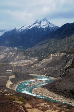 南迦巴瓦峰和雅鲁藏布江