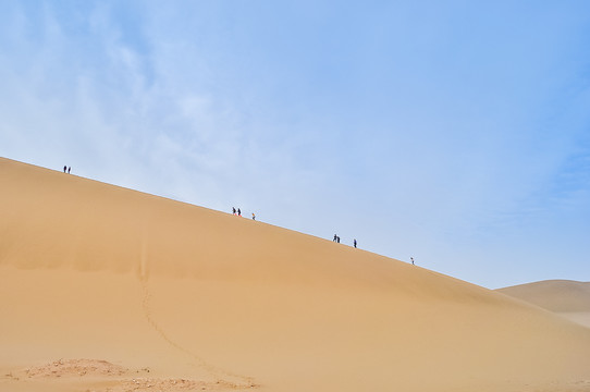 甘肃敦煌鸣沙山沙漠风光