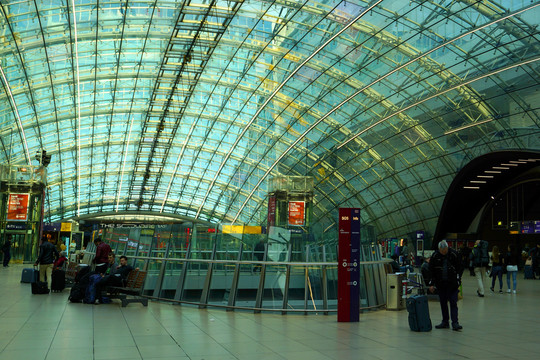 德国法兰克福机场航站楼穹顶采光