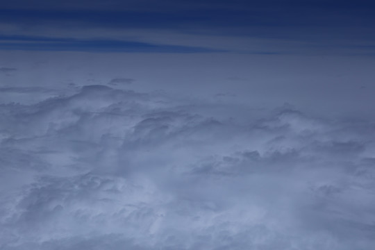 俯瞰云层