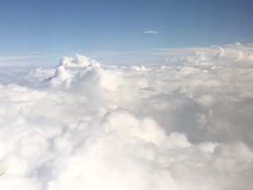 飞机上看到的天空云