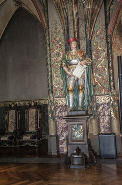 大教堂瓷神像