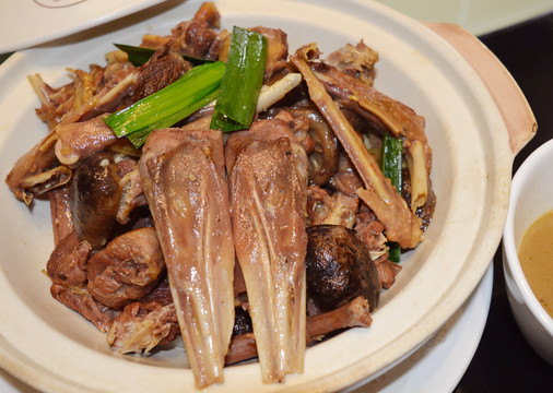 鸭子煲