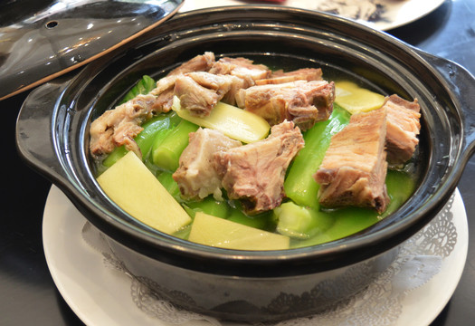 排骨煲汤