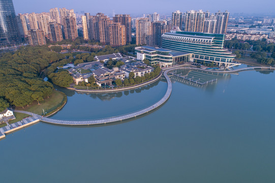 金鸡湖中茵皇冠