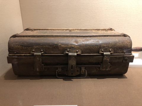 民国时期古董行李箱
