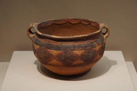 新石器时代菱形纹彩陶罐
