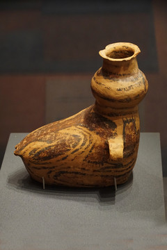 新石器时代鸭形彩陶壶