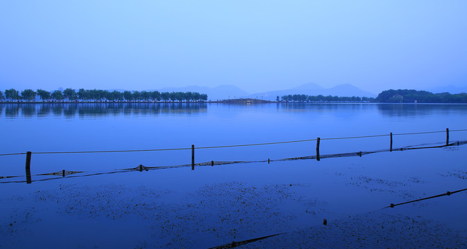 烟雨西湖