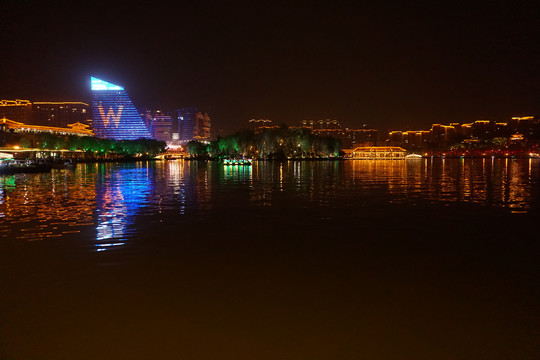 曲江南湖夜景