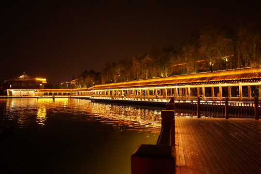 西安曲江南湖夜景