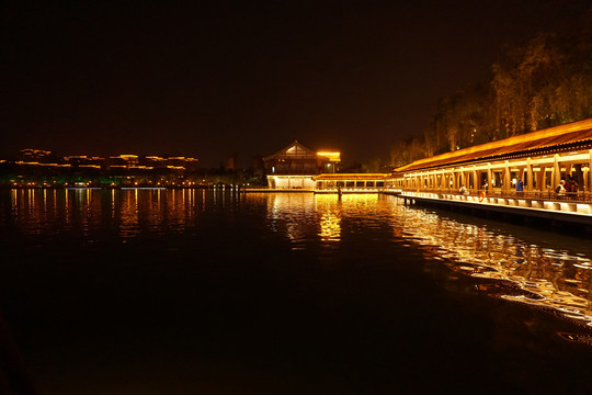 西安曲江南湖夜景