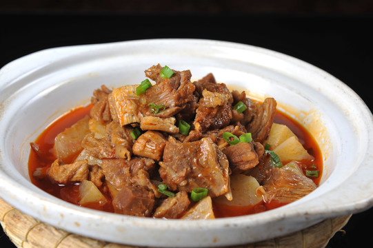 砂锅牛腩