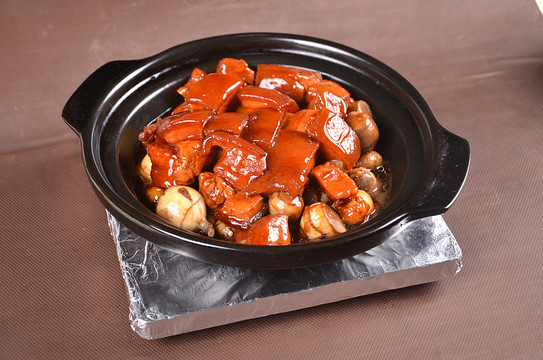 茨菇焖红烧肉
