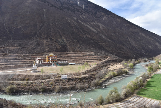 川藏线318国道沿线藏民居寺庙