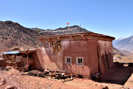 川藏线318国道沿线藏族民居