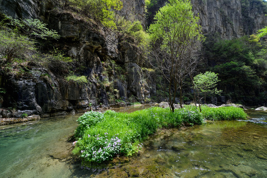 八泉峡