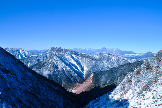 牛背山雪域高原高清照片