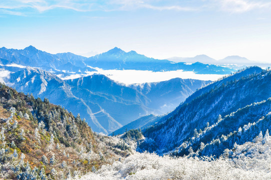 牛背山雪域高原高清照片