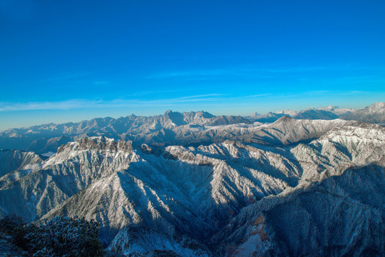 牛背山雪域高原高清照片