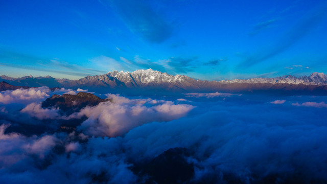 贡嘎雪山