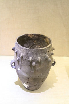 内蒙古博物院新石器时代双耳陶罐