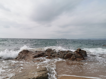 海边礁石