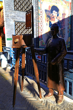 老街照像师雕塑