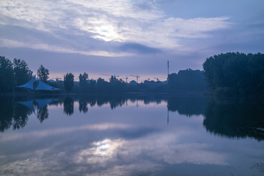 湖景早晨