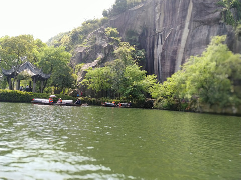 湖中风景