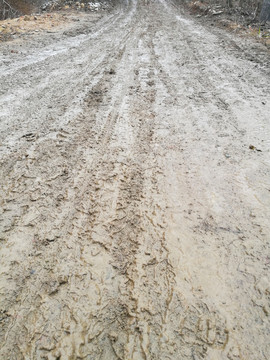 农村的泥巴路