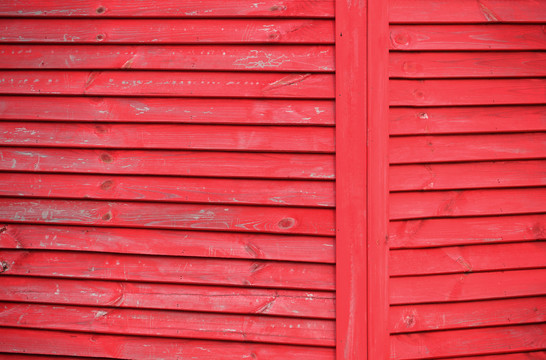 红色门板墙背景