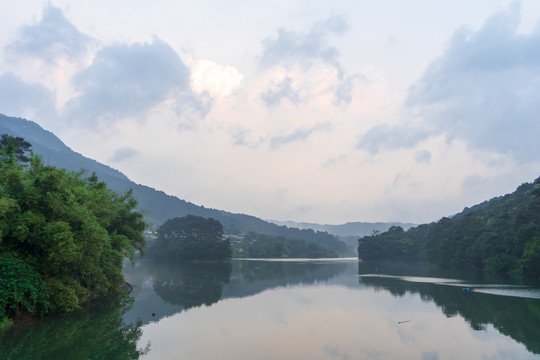 广西桂平西山思灵湖风光