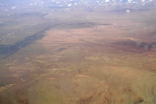 航拍蒙古国南戈壁省地区沙漠戈壁