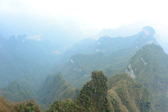 张家界天门山远眺俯拍